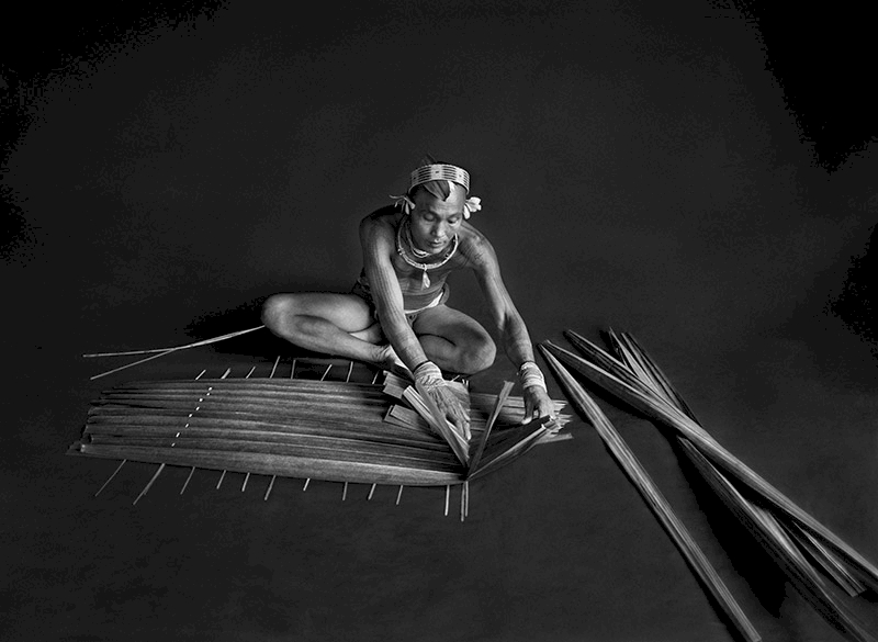 Teureum, sikeirei and leader of the Mentawai clan.  This shaman is preparing a filter for sago, with the leaves of this same sago tree. Siberut Island. West Sumatra. Indonesia. 2008. © Sebastião Salgado / Amazonas images