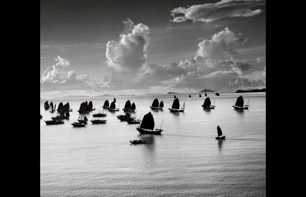 Dschunken in der Bucht von Kowloon. Hong Kong, 1952 © Werner Bischof / Magnum Photos