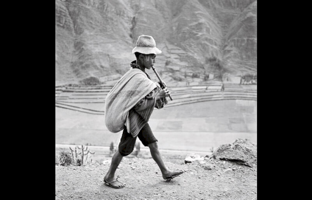 On the road to Cuzco. Near Pisac, Peru, 1954 © Werner Bischof / Magnum Photos