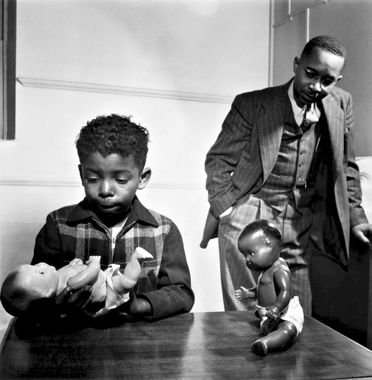 Untitled, Harlem, New York, 1947 - Photograph by Gordon Parks ©The Gordon Parks Foundation