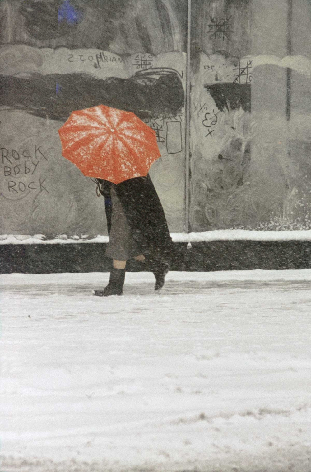 Saul Leiter, Red Umbrella, ca. 1958, © Saul Leiter Foundation