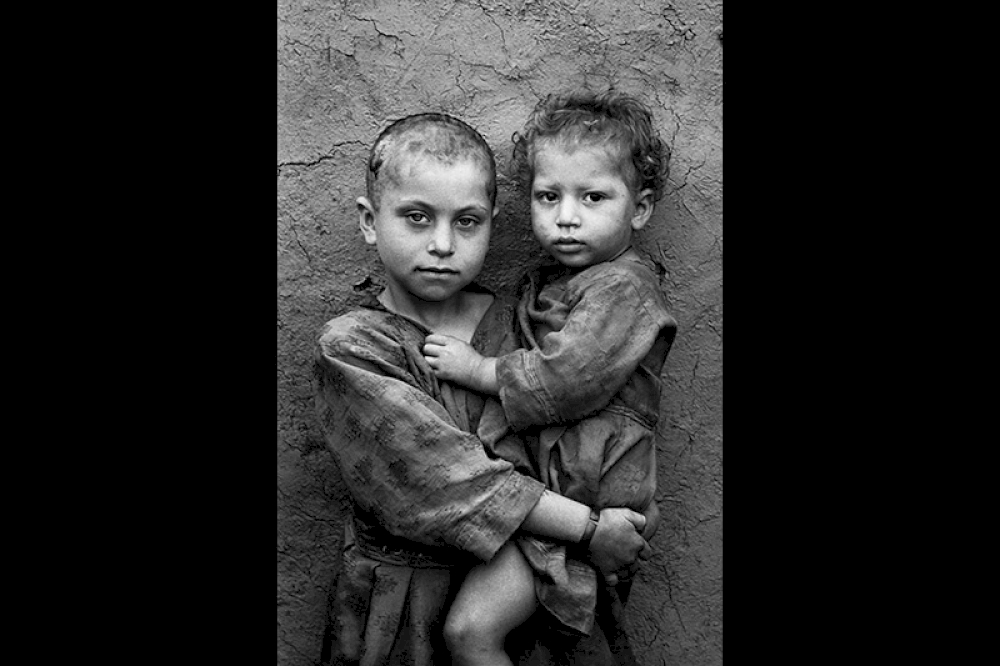At the Kamaz camp for displaced Afghans. Mazar-e-Sharif, Afghanistan. 1996. © Sebastião Salgado