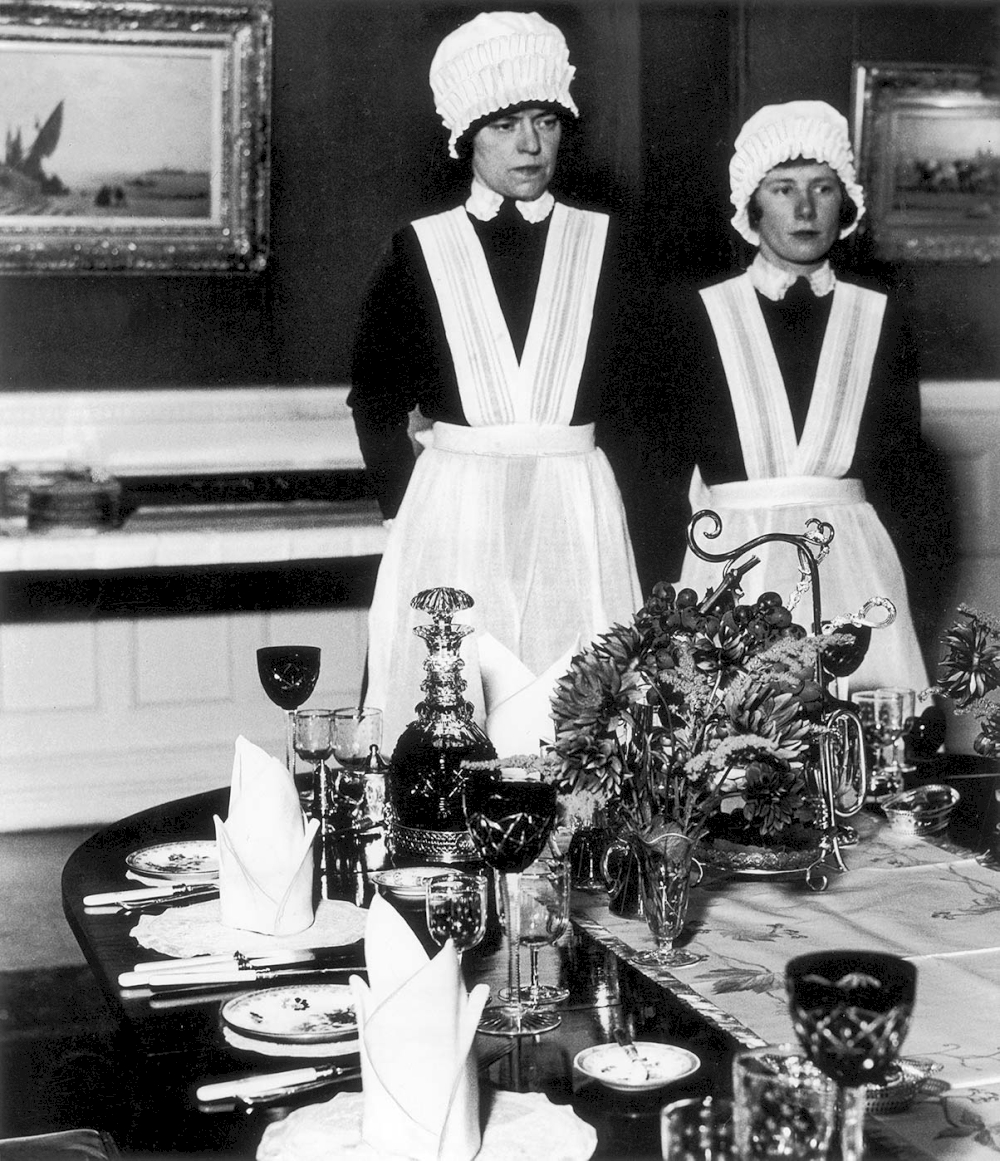Parlourmaid and Under-parlourmaid ready to serve dinner, 1936 - Private collection, Courtesy Bill Brandt Archive and Edwynn Houk Gallery © Bill Brandt / Bill Brandt Archive Ltd.