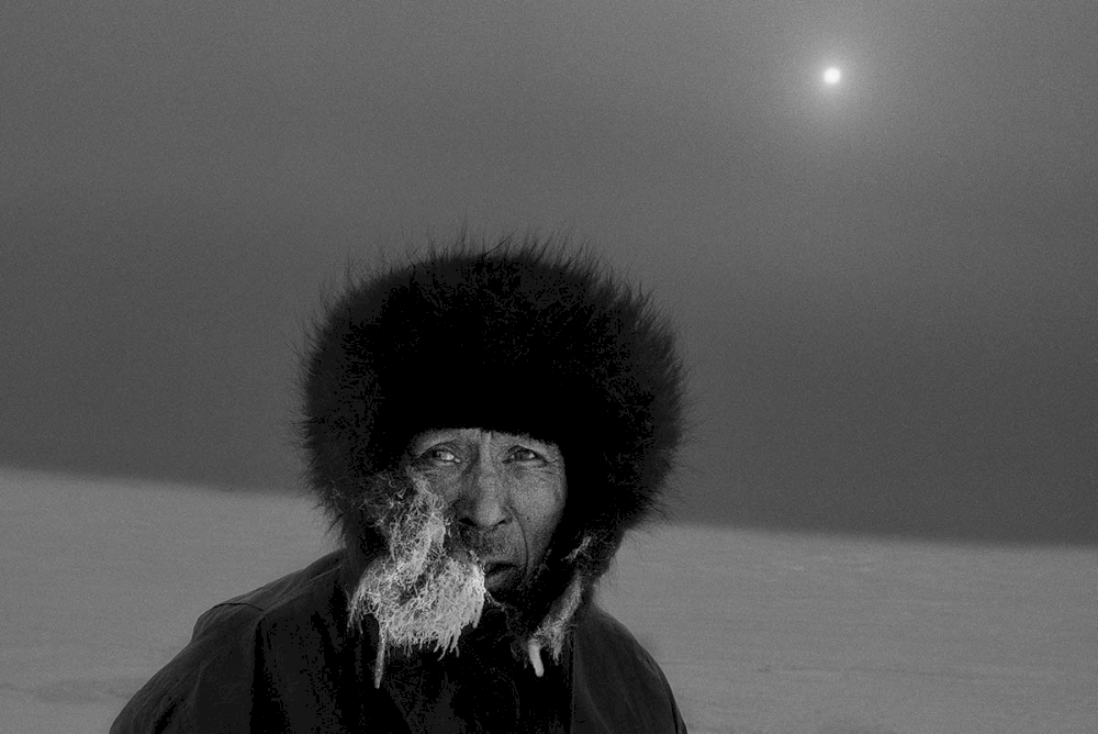 Ragnar Axelsson © Hunter Kangertittivaq on the Sea Ice, Greenland, 1995