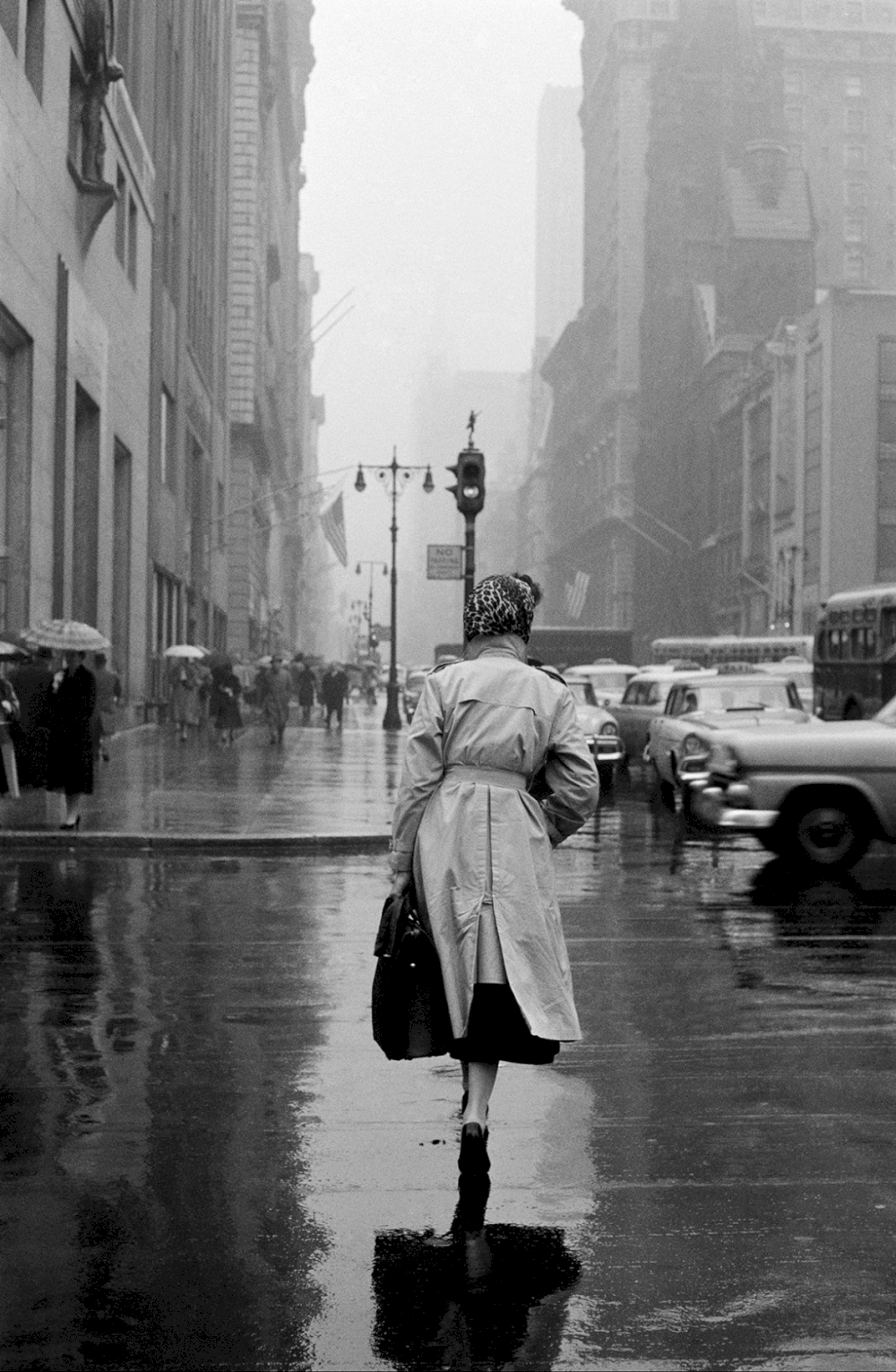 USA. New York, NY. Model and actress Nancy Berg hurries along fifth avenue to first job of the day. 1956. © Inge Morath / Magnum Photos / courtesy CLAIRbyKahn