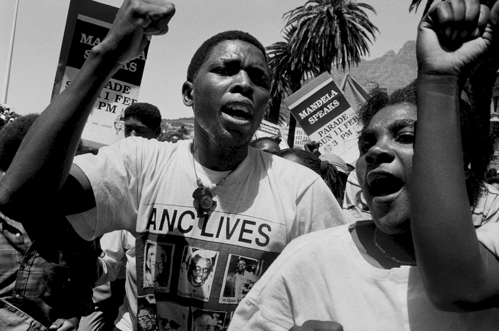 Marche à l’occasion de la libération de Nelson Mandela, Le Cap, Afrique du Sud, 1990 © Patrick Zachmann / Magnum Photos