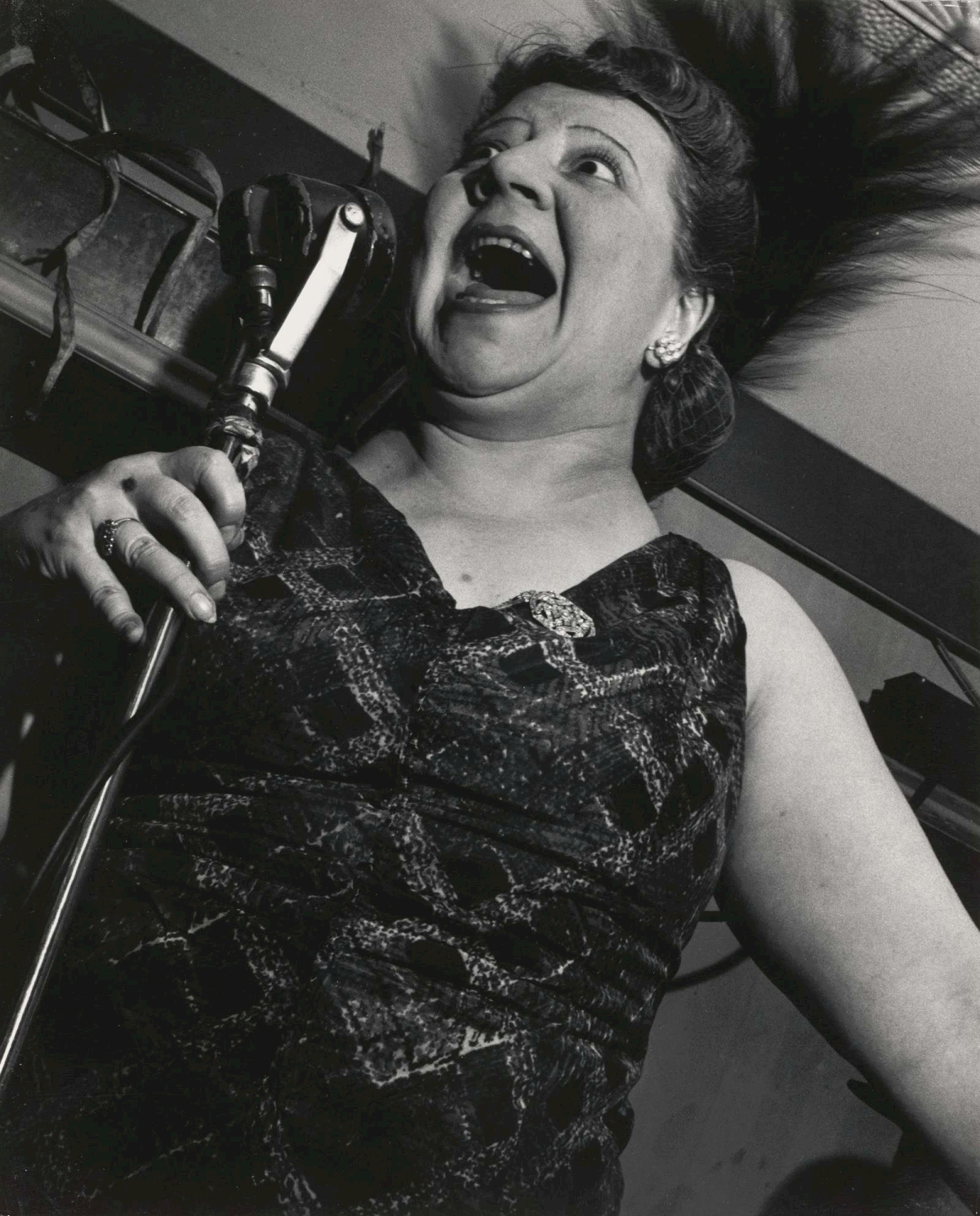 Lisette Model, Sängerin Metropole Cafe, New York,1946 © Estate of Lisette Model, courtesy of baudoin lebon and Avi Keitelman